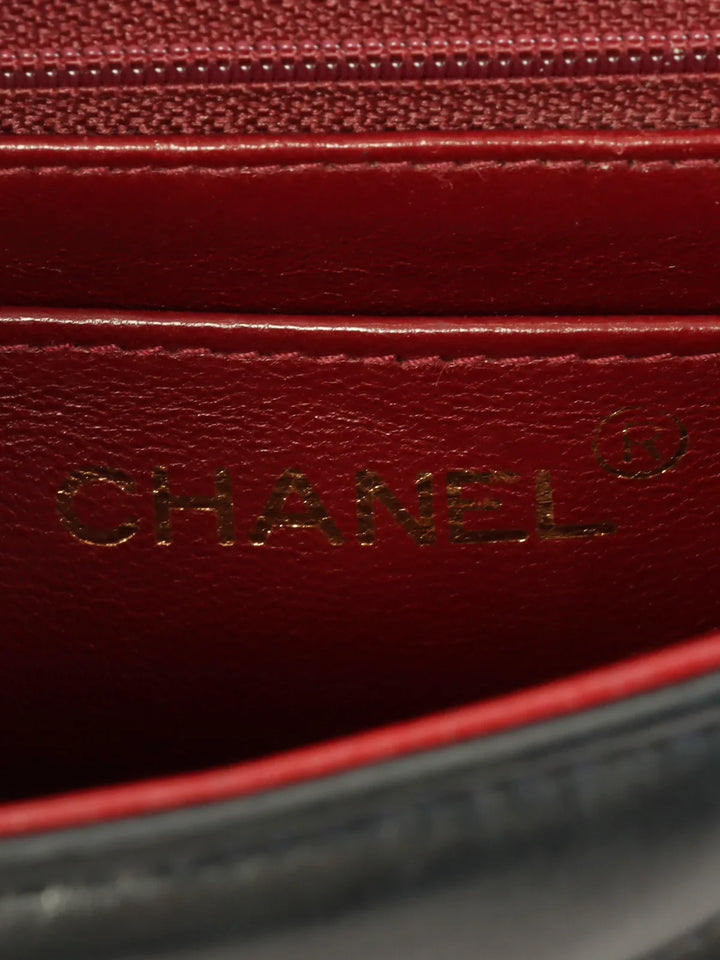 Chanel Around 1995 Made V Stitch Turn-Lock Chain Bag Black