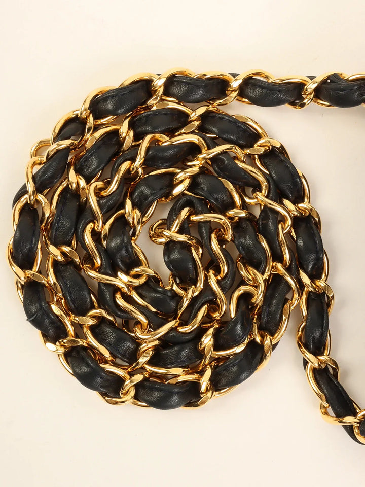 Chanel Around 1995 Made V Stitch Turn-Lock Chain Bag Black