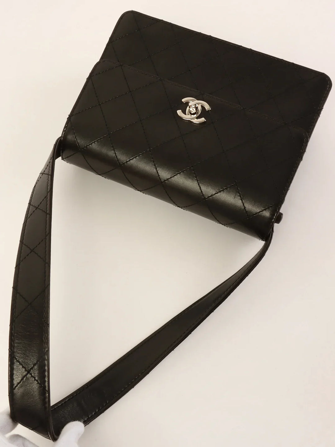 Chanel Around 1998 Made Turn-Lock Shoulder Bag Black