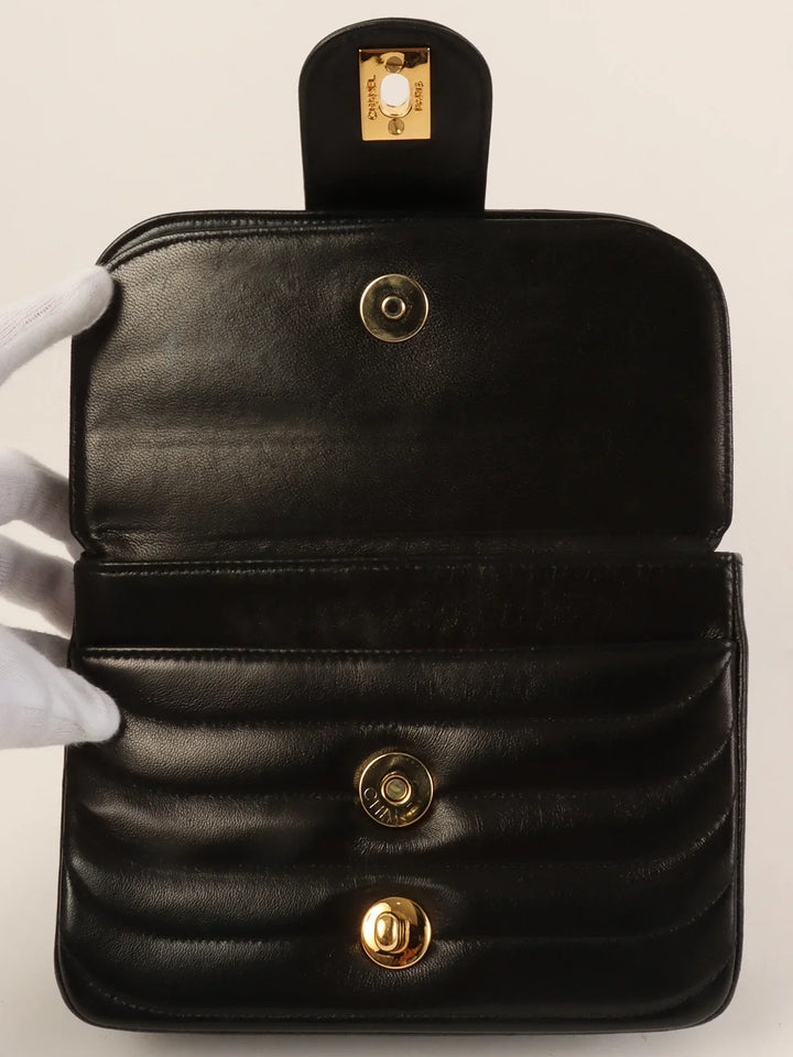 Chanel Around 1992 Made Turn-Lock Shoulder Bag Mini Black
