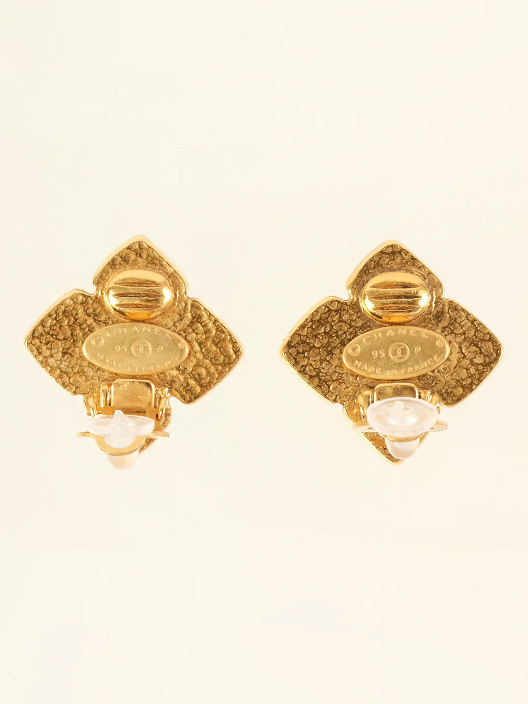 Chanel 1995 Made Gripoix Clover Motif Cc Mark Earrings Gold/Brown