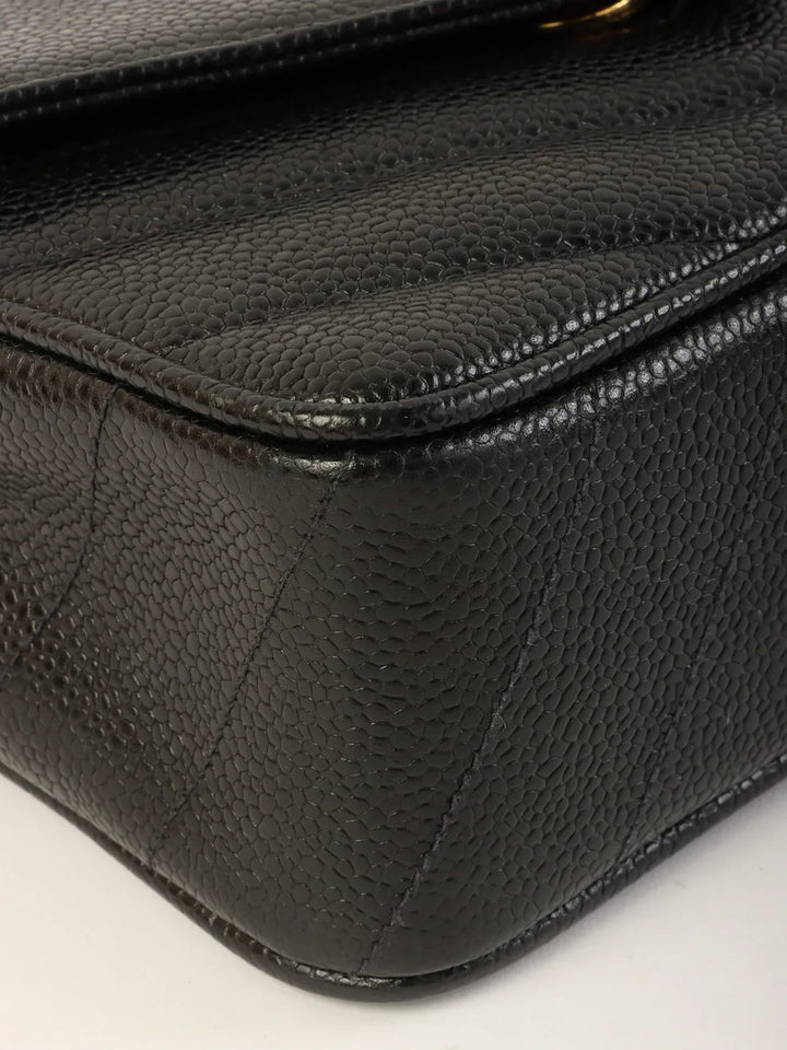 Chanel Around 1995 Made Caviar Skin V Stitch Turn-Lock Chain Bag Black