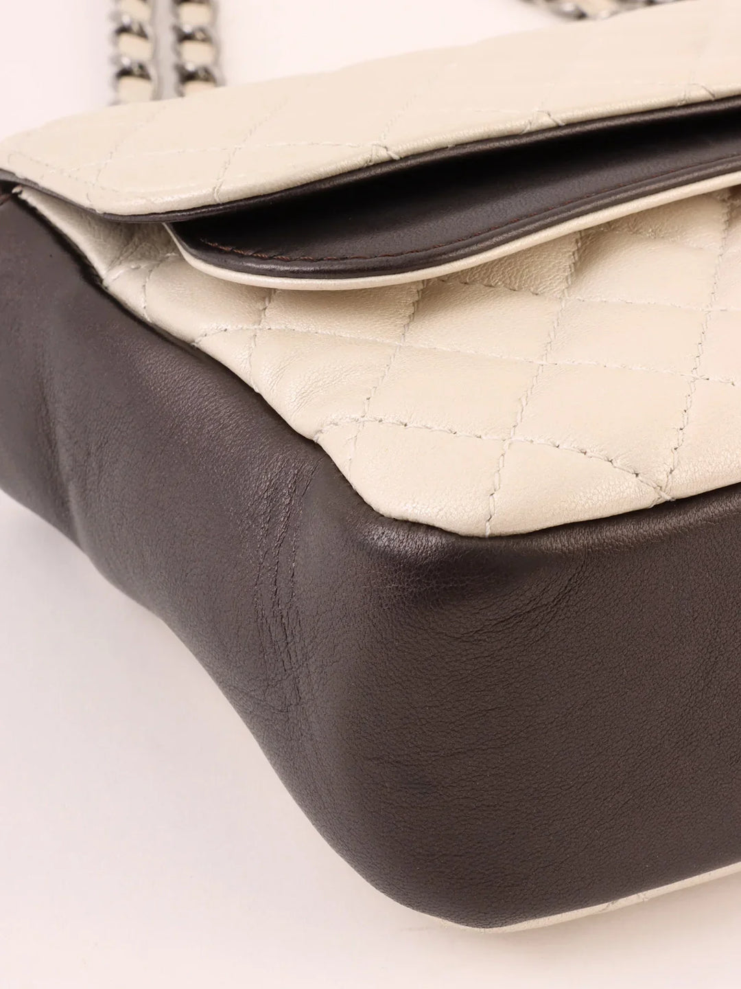 Chanel Around 2008 Made Bicolor 2.55 Chain Shoulder Bag Pearl White/Black