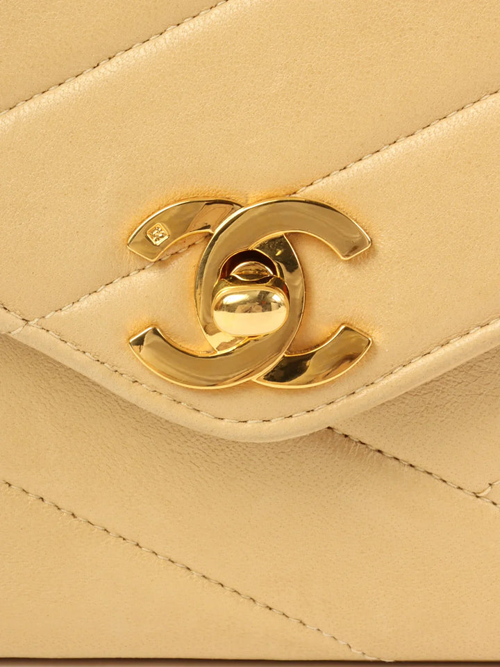 Chanel Around 1995 Made Chevron Stitch V New Turn-Lock Chain Bag Beige