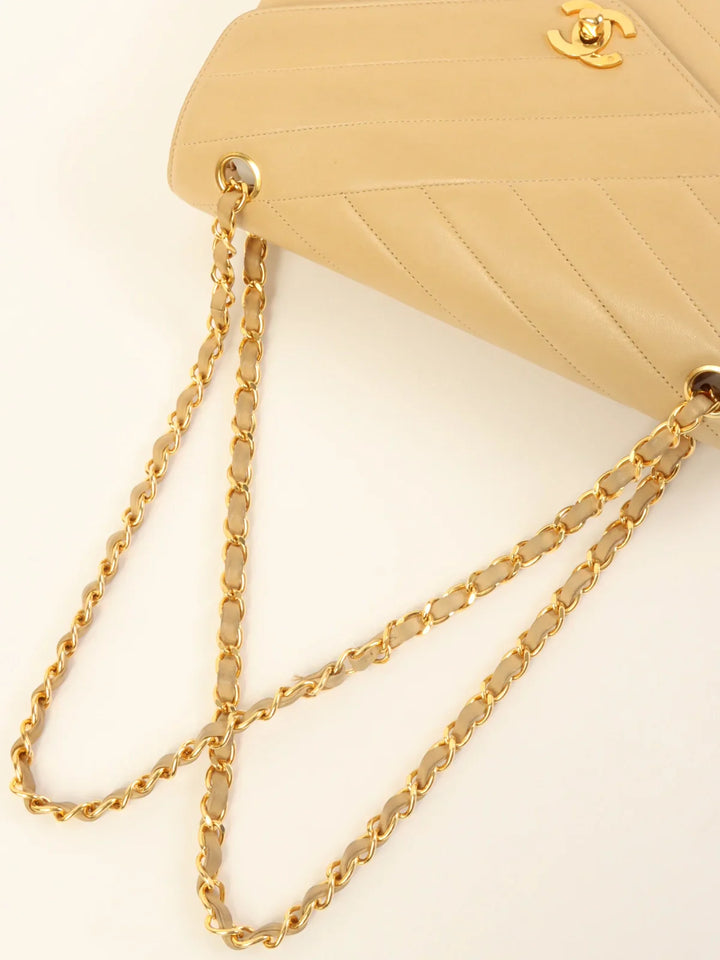 Chanel Around 1995 Made Chevron Stitch V New Turn-Lock Chain Bag Beige
