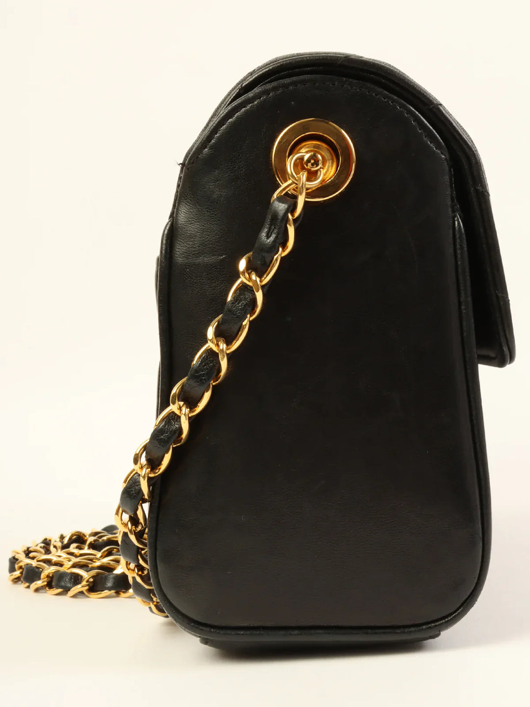 Chanel Around 1992 Made Chevron Turn-Lock Chain Bag Black
