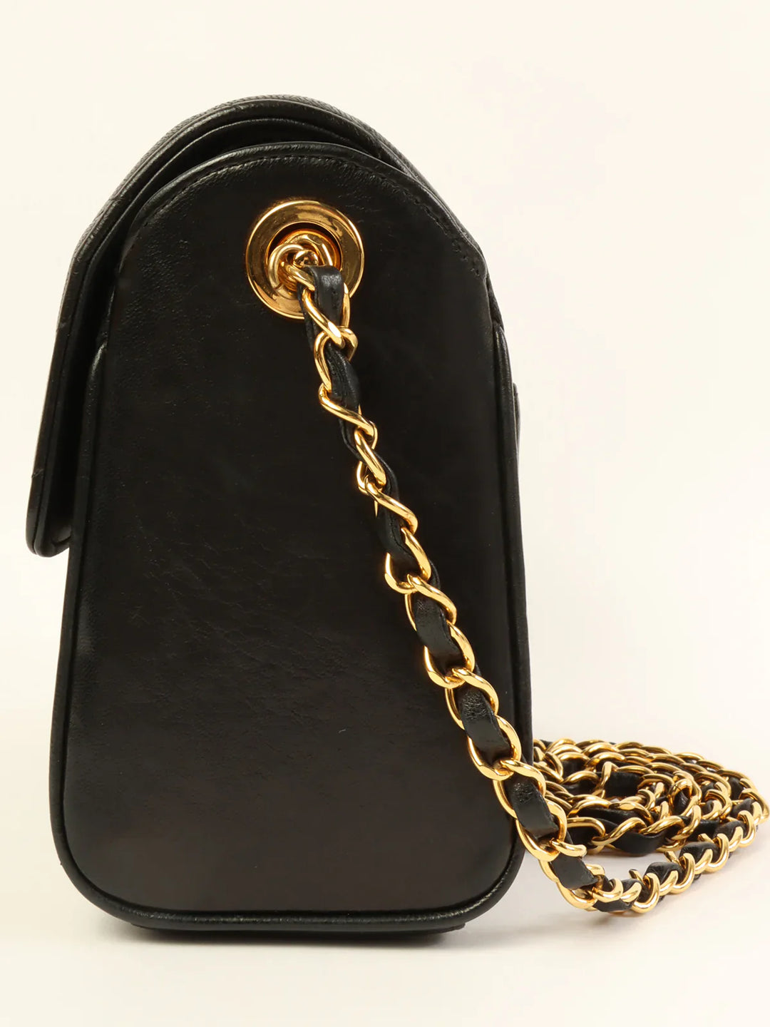 Chanel Around 1992 Made Chevron Turn-Lock Chain Bag Black
