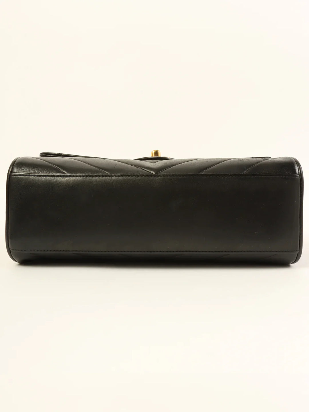Chanel Around 1992 Made Chevron Turn-Lock Chain Bag Black