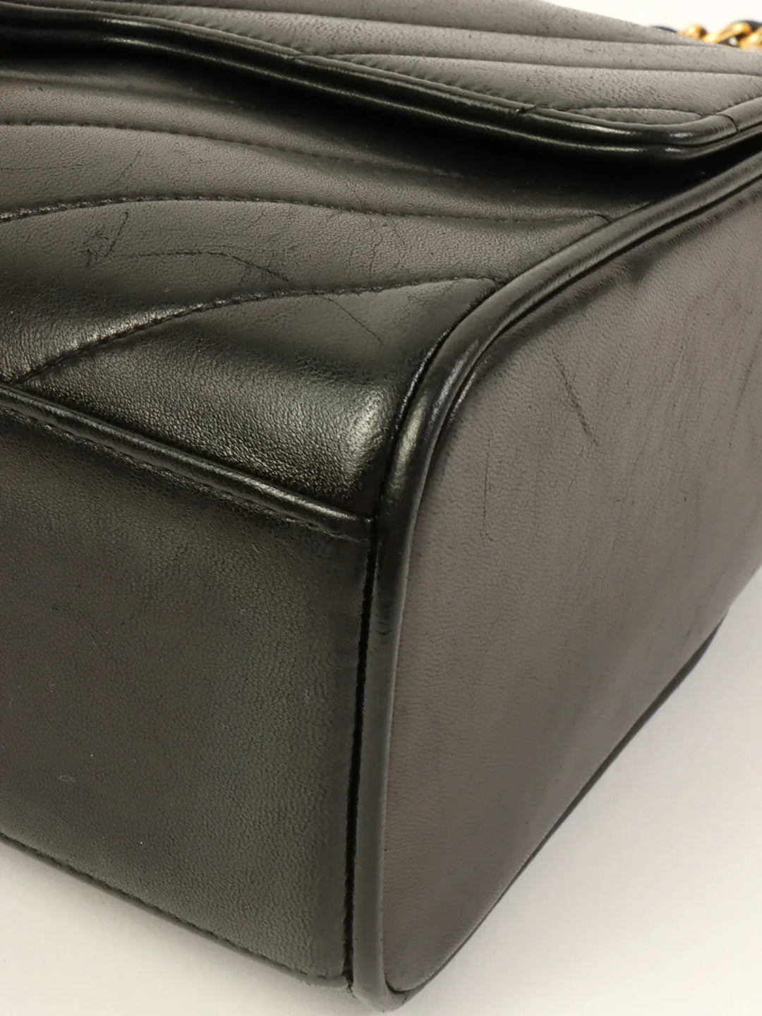 Chanel Around 1992 Made Chevron Turn-Lock Chain Bag Black