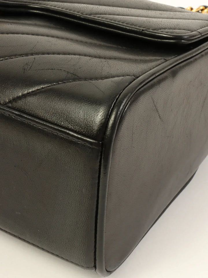 Chanel Around 1992 Made Chevron Turn-Lock Chain Bag Black