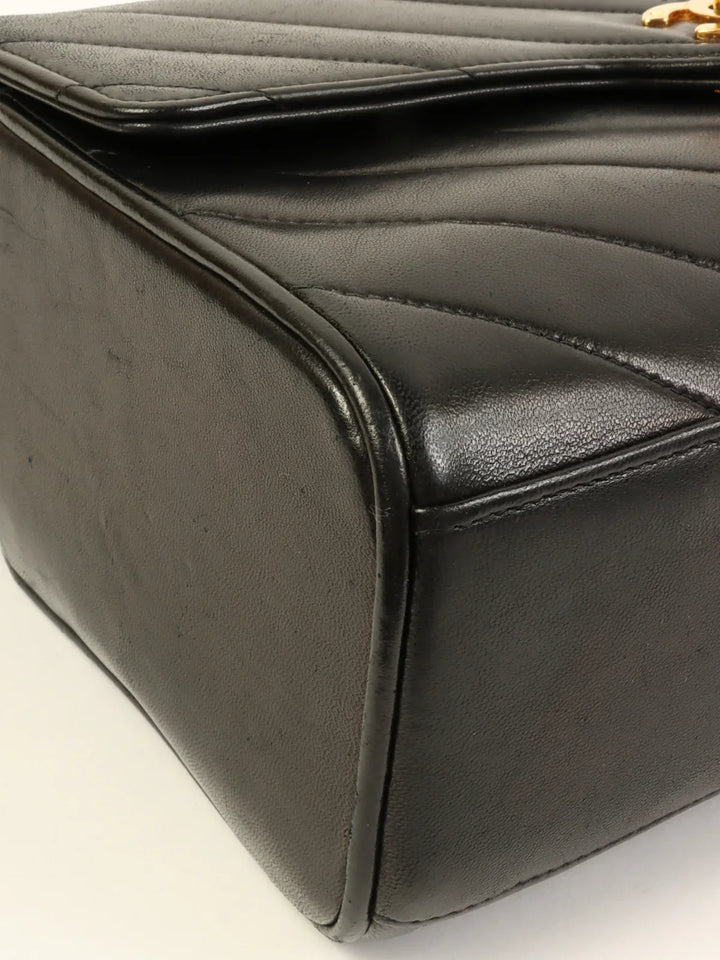 Chanel Around 1992 Made Chevron Turn-Lock Chain Bag Black