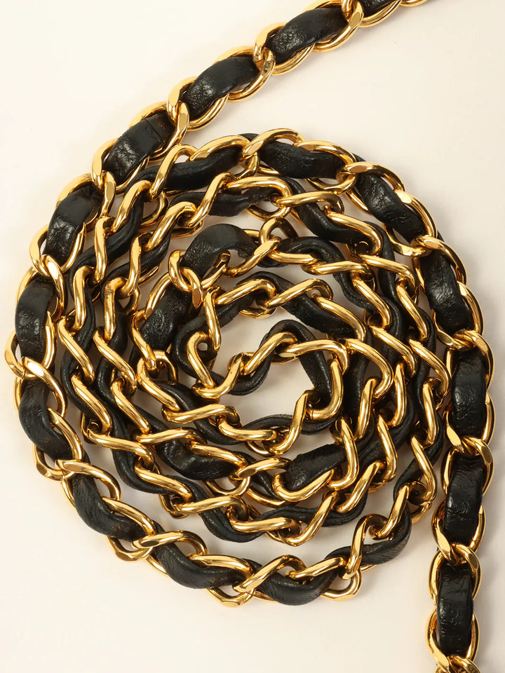 Chanel Around 1992 Made Chevron Turn-Lock Chain Bag Black