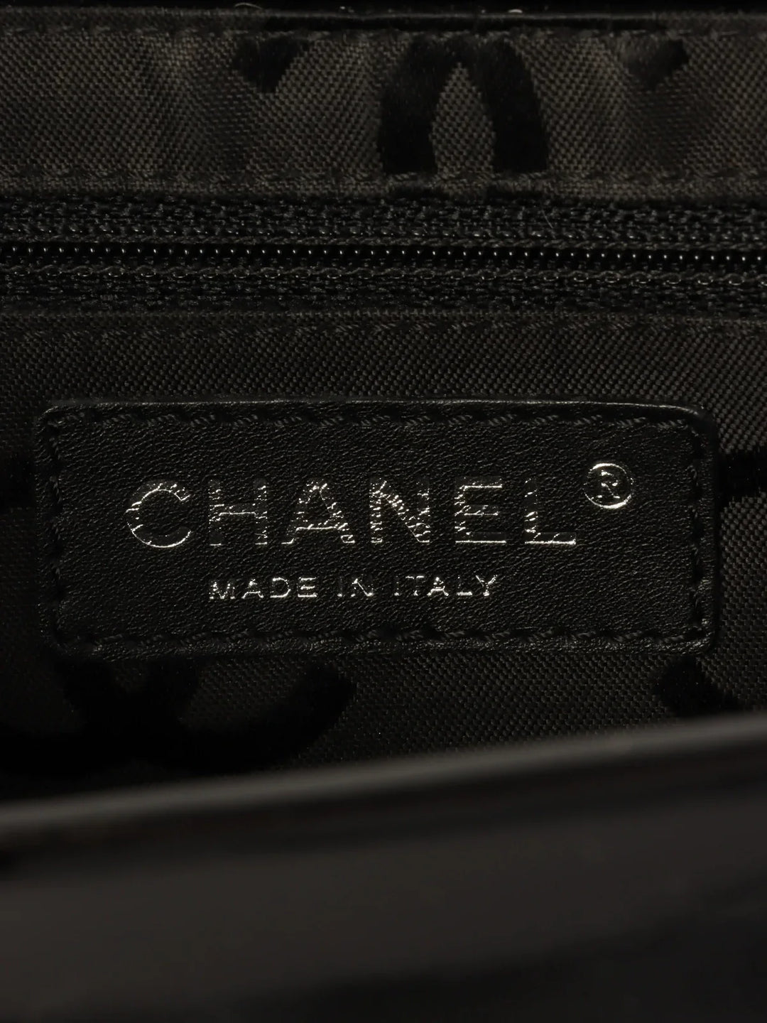 Chanel Around 2005 Made Unborn Calf Patent Conbination Cc Mark Stitch Chain Tote Bag White/Black