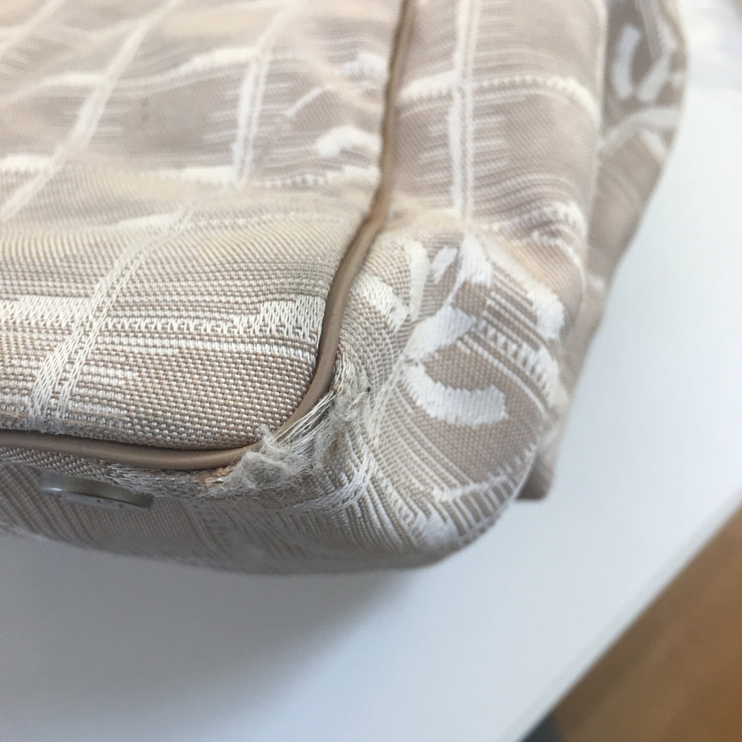 Chanel Shoulder Bag in Beige Fabric
