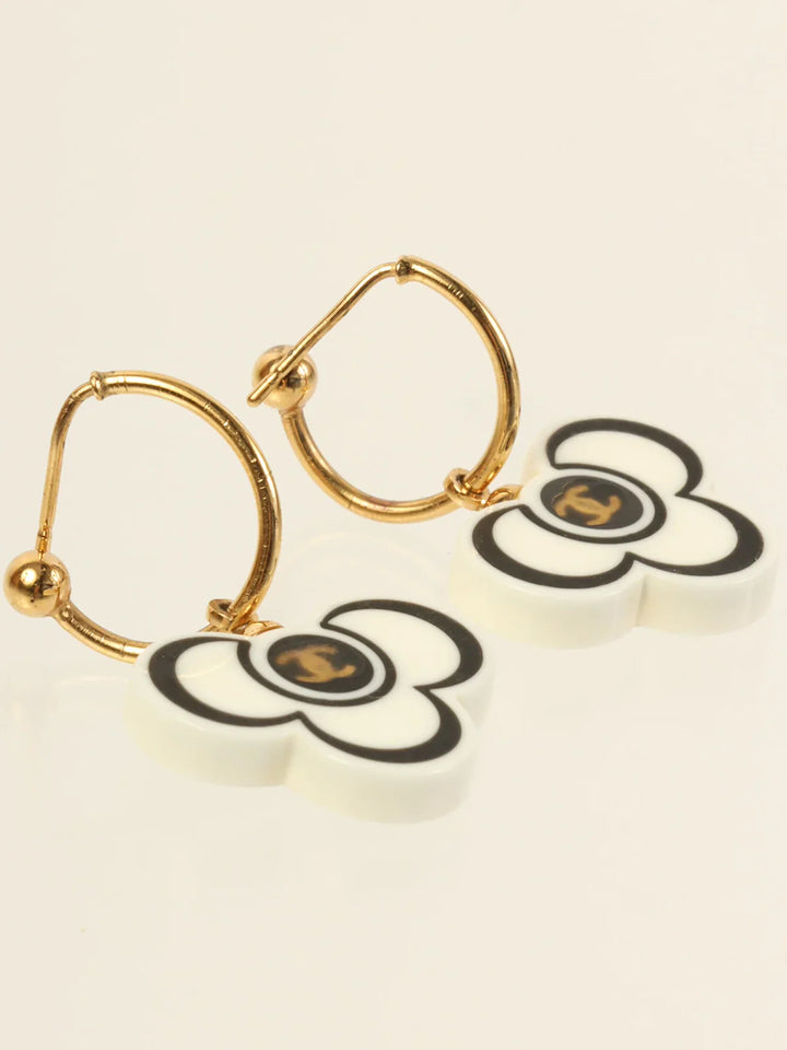 Chanel 2002 Made Clover Motif Cc Mark Pierced Earrings Gold/White/Black