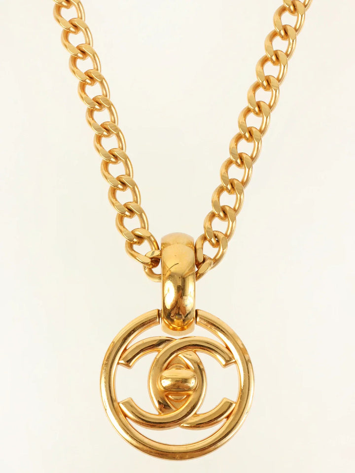 Chanel 1997 Made Circle Turn-Lock Chain Necklace