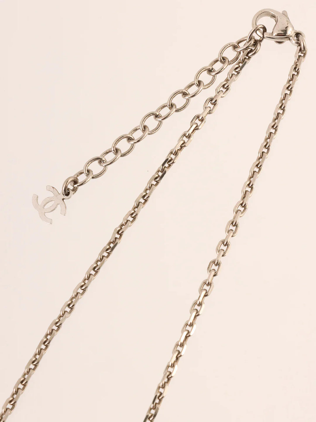 Chanel 2005 Made Rhinestone Cc Mark Plate Necklace Silver/Clear