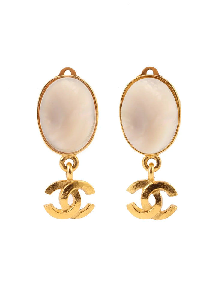 Chanel 1995 Made Oval Cc Mark Swing Earrings Gold/Shell