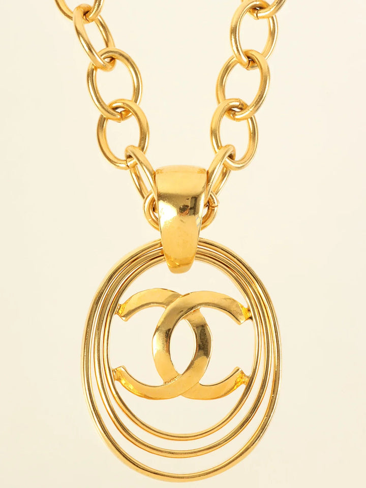 Chanel 1995 Made Oval Cutout Cc Mark Plate Chain Long Necklace Gold