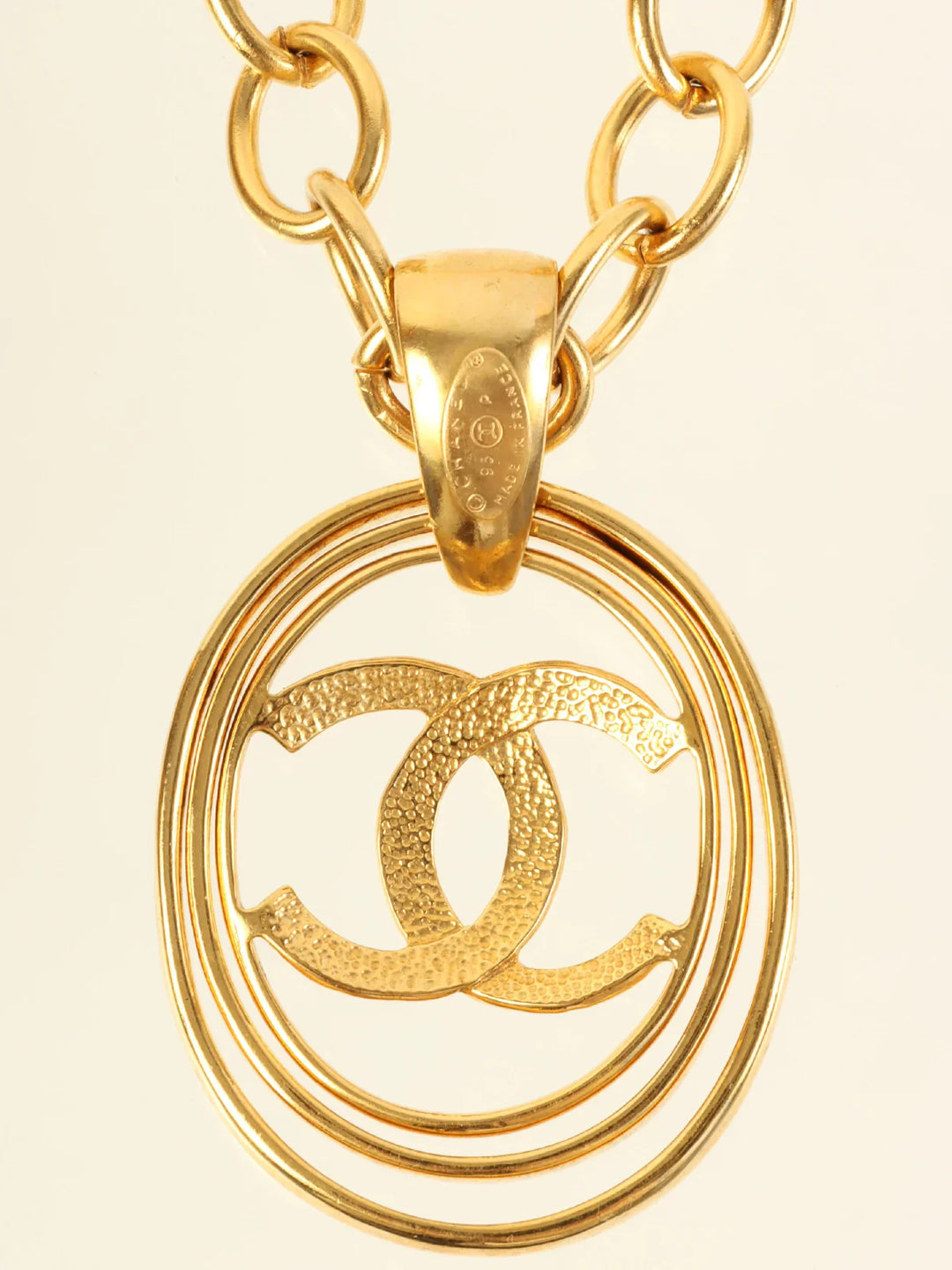 Chanel 1995 Made Oval Cutout Cc Mark Plate Chain Long Necklace Gold