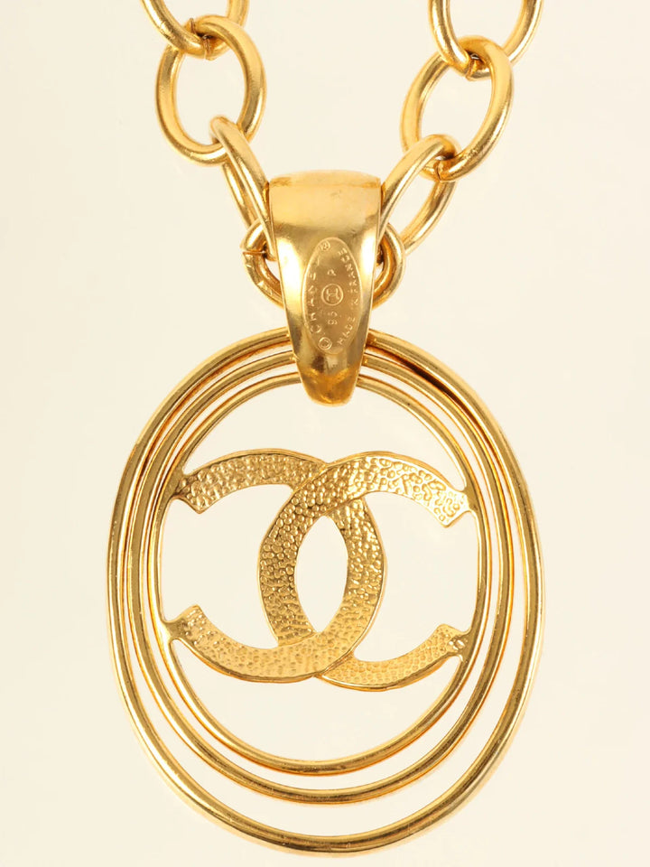 Chanel 1995 Made Oval Cutout Cc Mark Plate Chain Long Necklace Gold