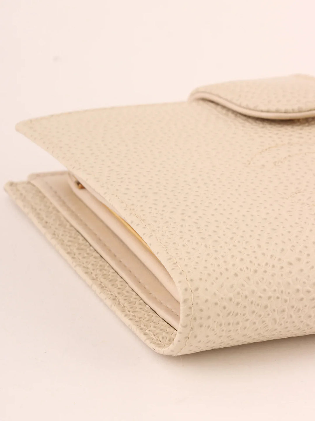 Chanel Around 2001 Made Caviar Skin Cc Mark Stitch Wallet Ivory
