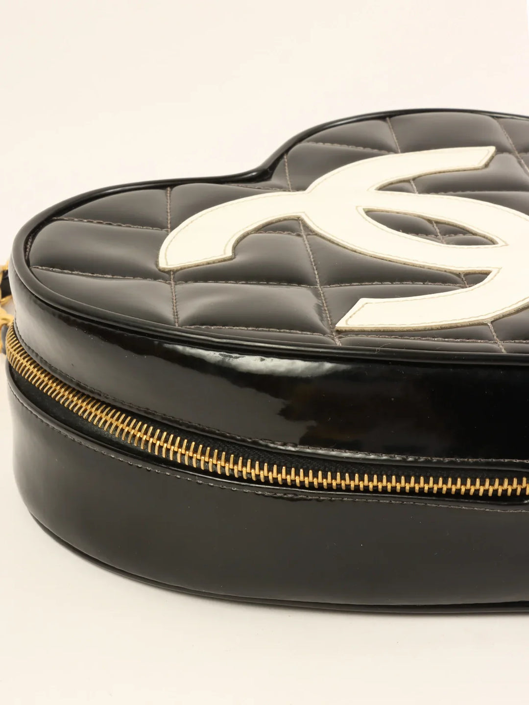 Chanel Around 1995 Made Patent Heart Cc Mark Stitch Vanity Black/White