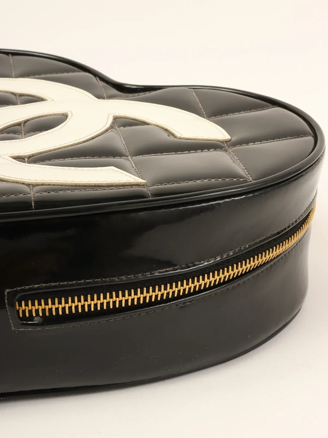 Chanel Around 1995 Made Patent Heart Cc Mark Stitch Vanity Black/White
