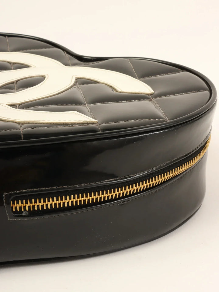 Chanel Around 1995 Made Patent Heart Cc Mark Stitch Vanity Black/White