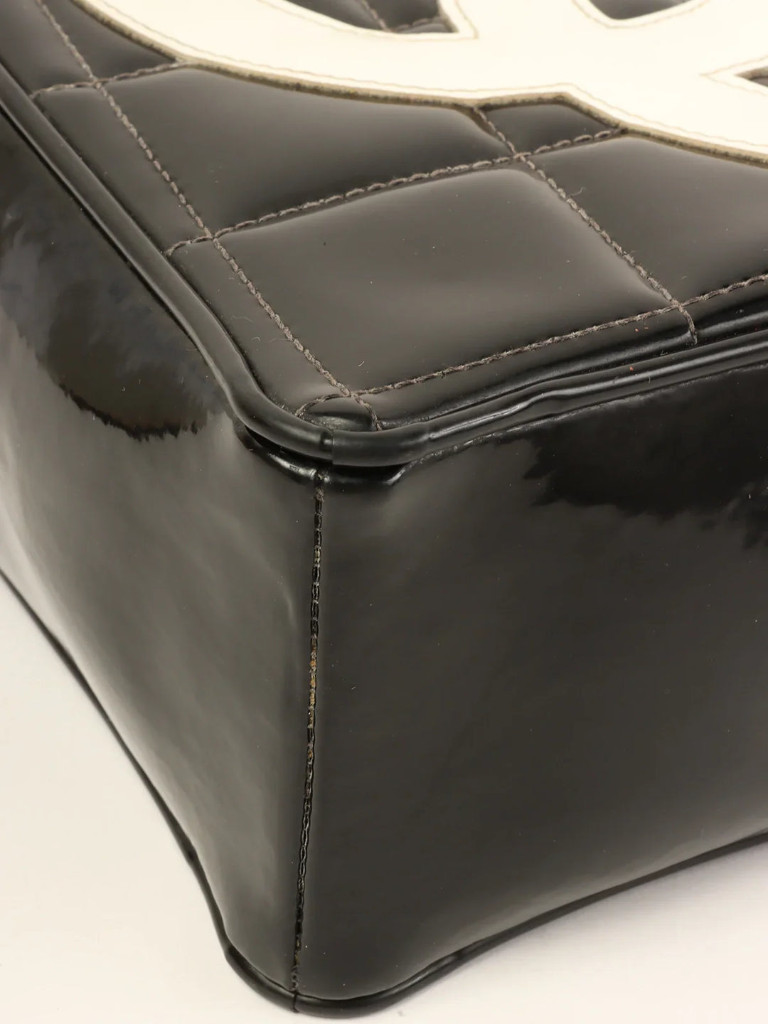 Chanel Around 1995 Made Patent Heart Cc Mark Stitch Vanity Black/White
