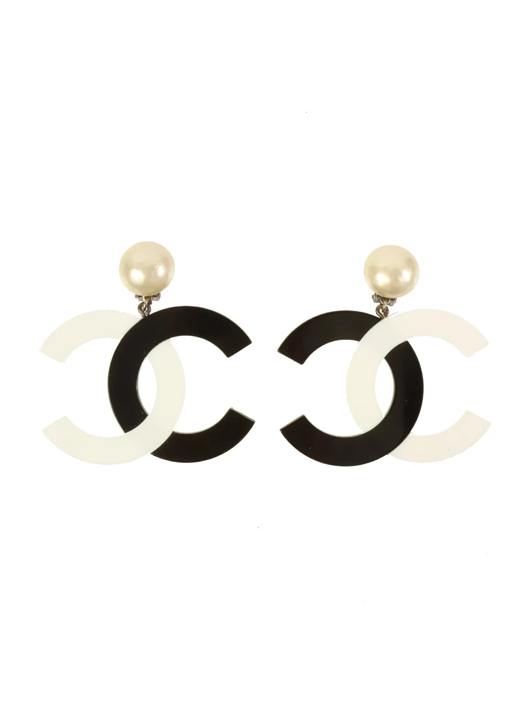 Chanel 1996 Made Pearl Cc Mark Swing Earrings Black/White