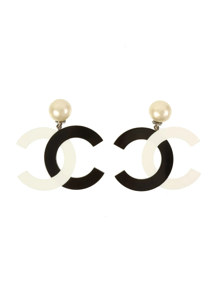 Chanel 1996 Made Pearl Cc Mark Swing Earrings Black/White