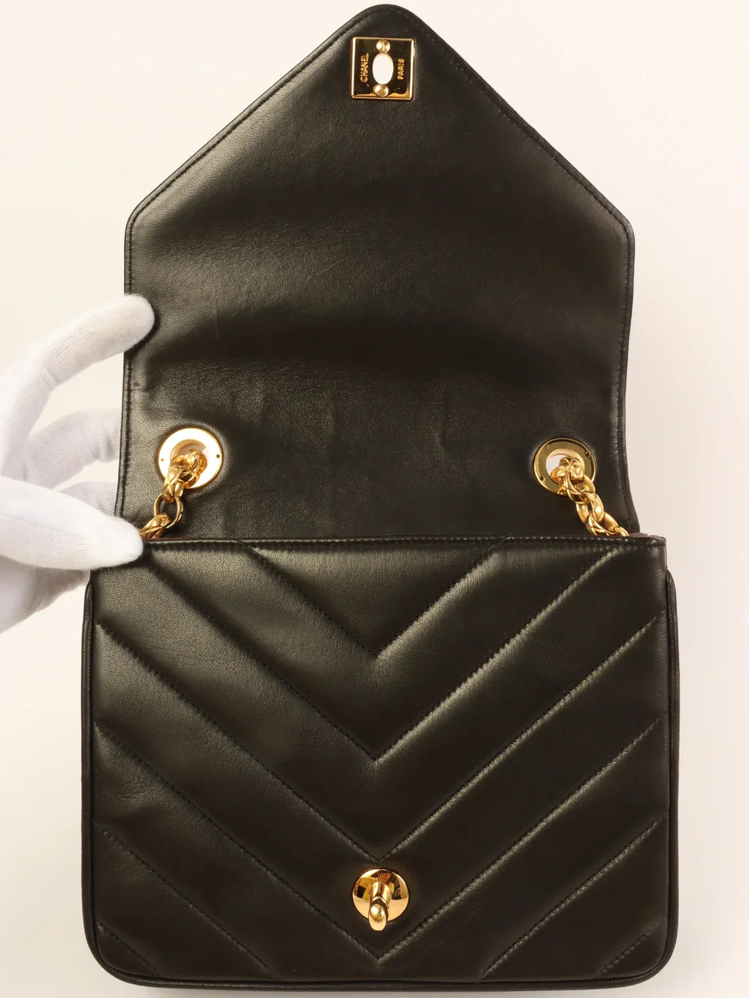 Chanel Around 1992 Made Chevron Turn-Lock Bijoux Chain Bag Black