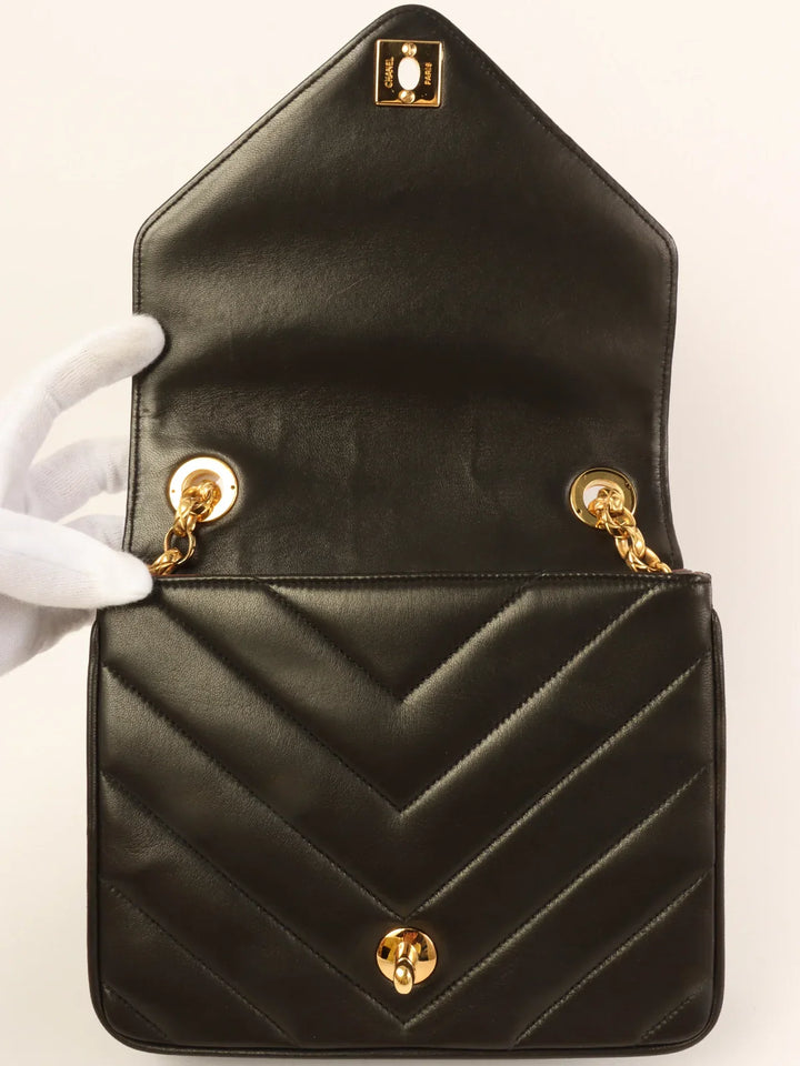 Chanel Around 1992 Made Chevron Turn-Lock Bijoux Chain Bag Black