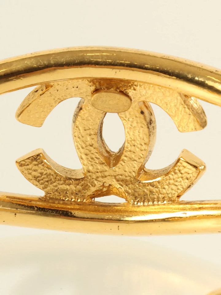 Chanel 1997 Made Cc Mark Cutout Plate Bangle Gold