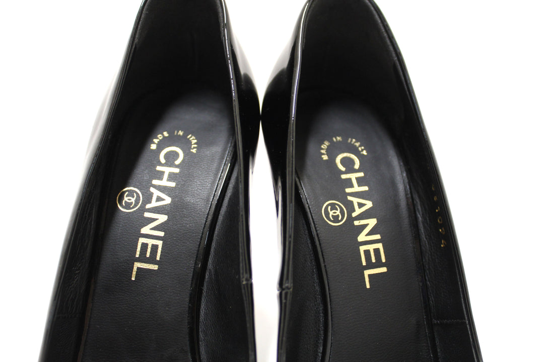 Top Quality Chanel Black Patent Leather CC Pearl Embellished Heel Peep Toe Pumps Size 38