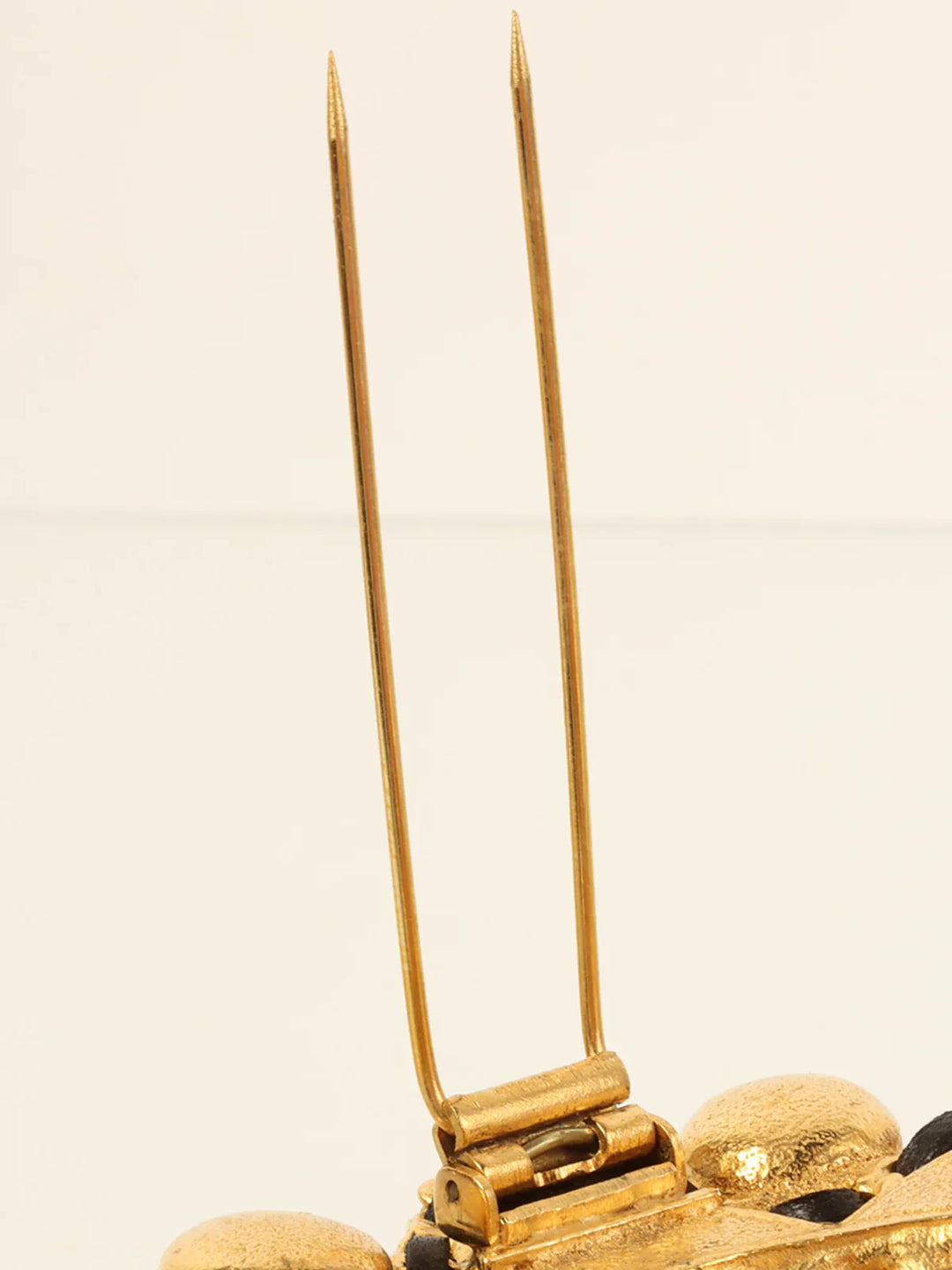 Chanel 1995 Made Gripoix Edge Chain Desing Brooch Gold/Black/Red/Blue
