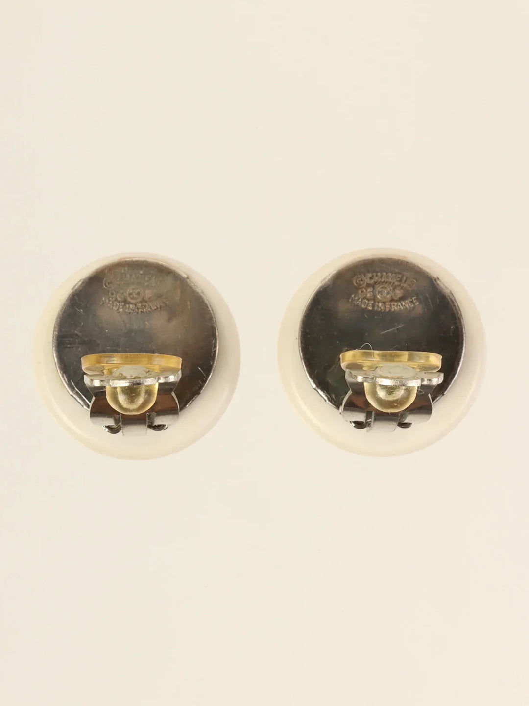 Chanel 1996 Made Round Cc Mark Earrings White/Black