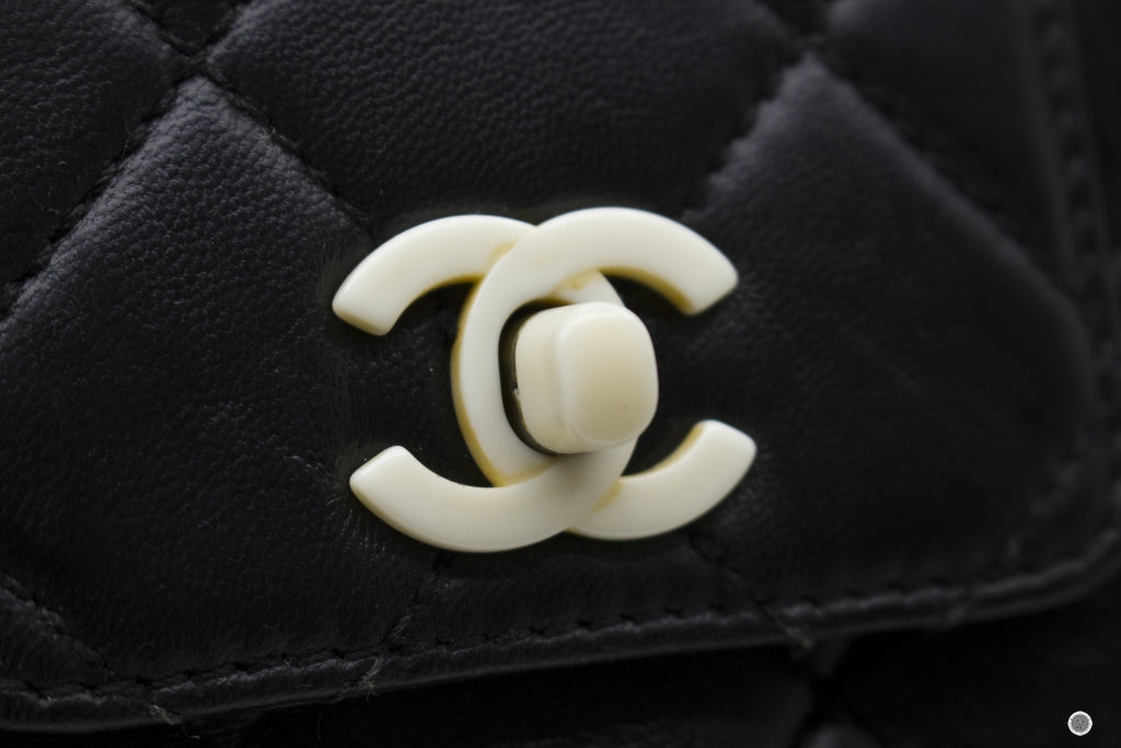 Top Quality Chanel Vintage With Resin Woven Chain And Lock Black Lambskin Tote Bag