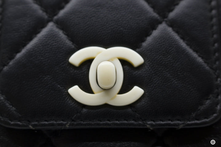 Top Quality Chanel Vintage With Resin Woven Chain And Lock Black Lambskin Tote Bag