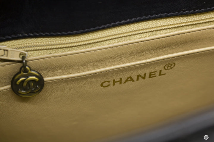 Top Quality Chanel Vintage With Resin Woven Chain And Lock Black Lambskin Tote Bag