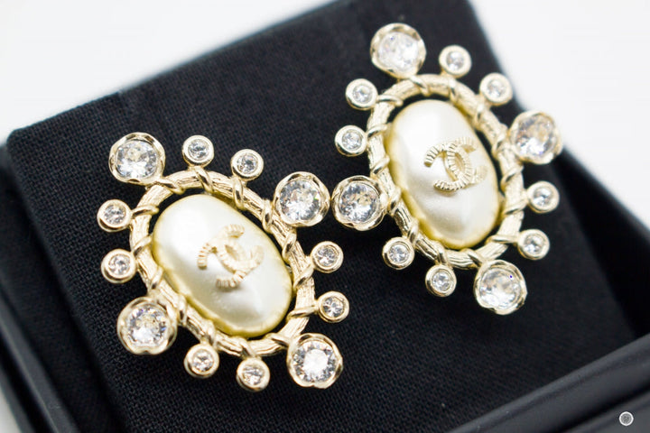 Top Quality Chanel CC Pearl Bead With Crystals  Light Gold  Metal 3X2.5CM Earrings