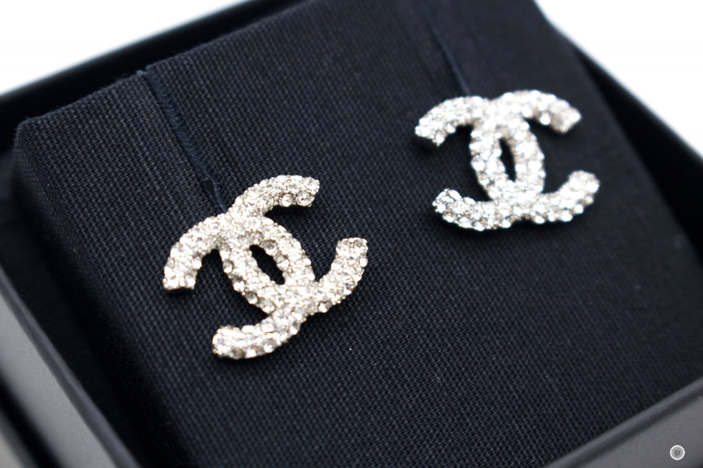 Top Quality Chanel A58327 Y02003 CC Logo With Crystals  Silver / Z5777 Metal 1.5X1CM Earrings Shw
