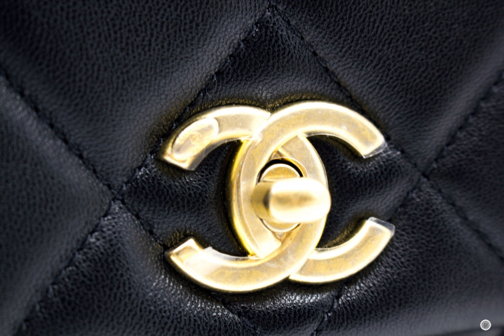 Top Quality Chanel AS2733 B06356 CC Logo Flap Bag Black / 94305 Calfskin Shoulder Bags Gbhw