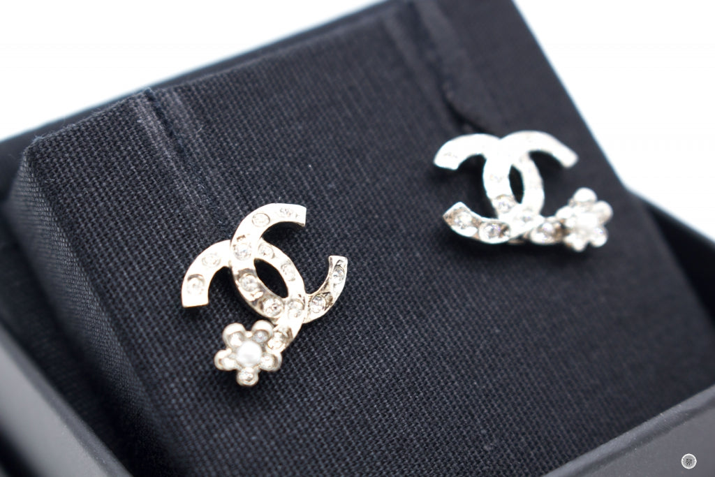 Top Quality Chanel AB6932 B06539 CC Logo With Crystals  Silver / NF032 Silver 1.3X1CM Earrings Shw