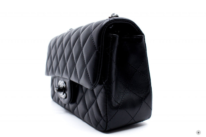 Top Quality Chanel A69900 B06311 Classic CC Flap  Black / 94305 Lambskin Shoulder Bags Bkhw