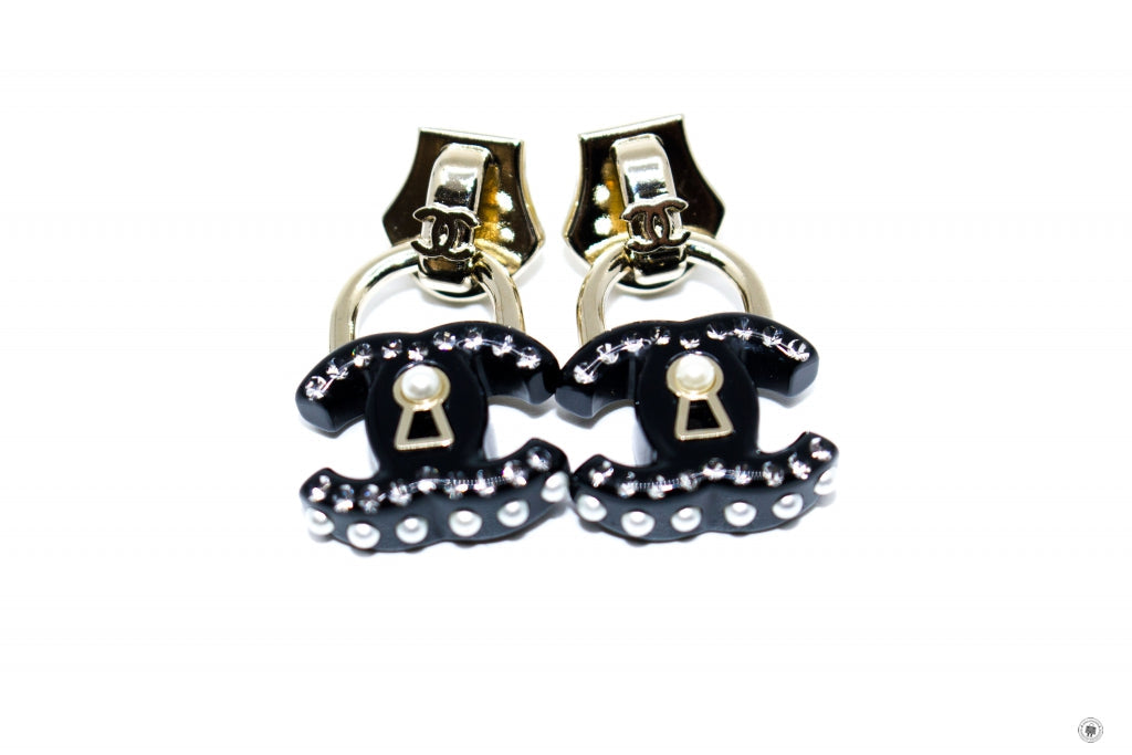 Top Quality Chanel AB7608B07420 Metallic Slider Arcylic CC With Pearl Beads Black / NG540 Enamel 3.5X2CM Earrings Ghw