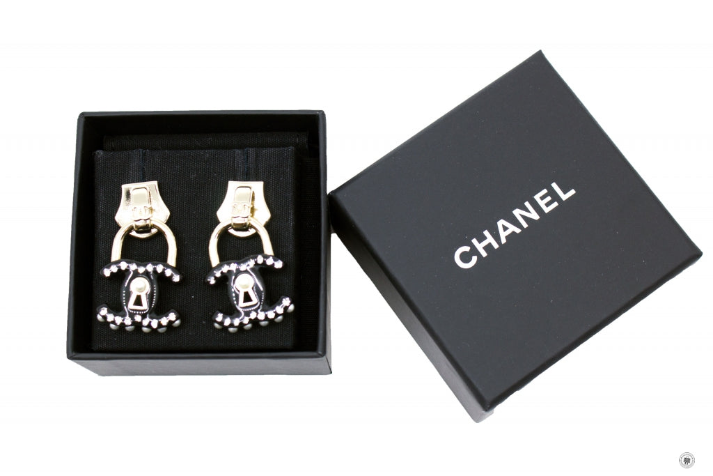 Top Quality Chanel AB7608B07420 Metallic Slider Arcylic CC With Pearl Beads Black / NG540 Enamel 3.5X2CM Earrings Ghw