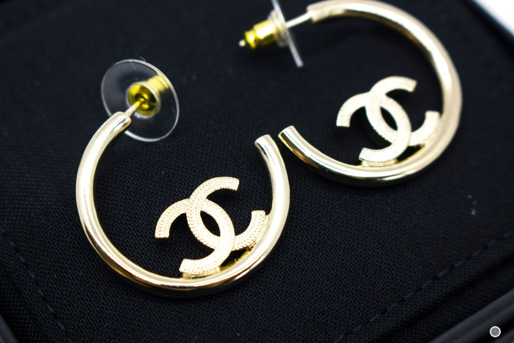 Top Quality Chanel AB8130B07818 Hoop With CC Logo  Gold / NH237 Metal 2.5X2.5 CM Earrings