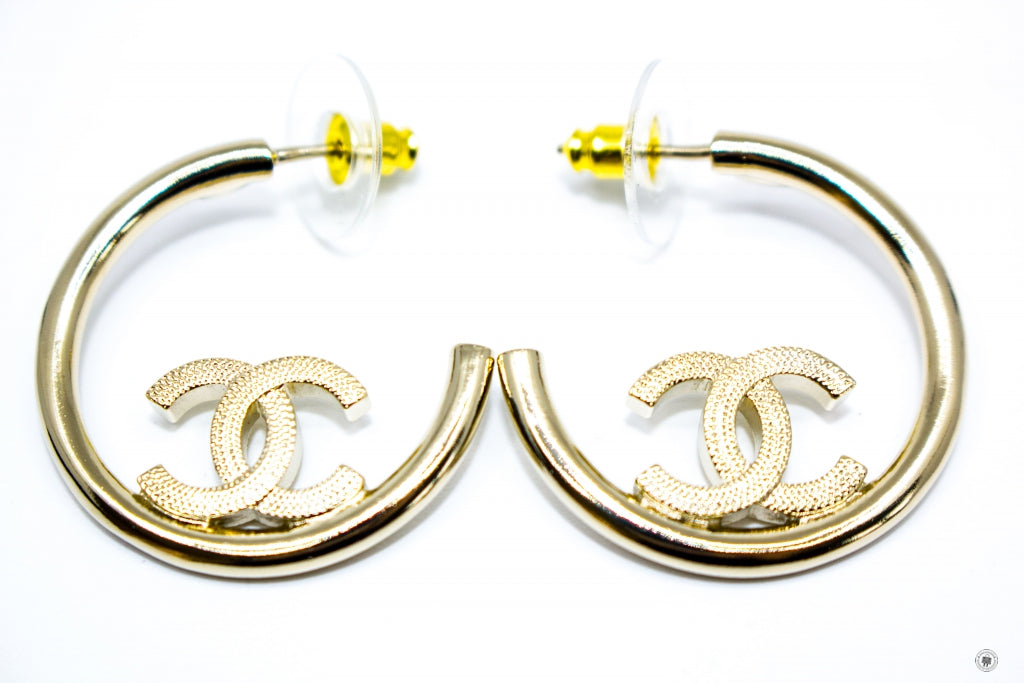 Top Quality Chanel AB8130B07818 Hoop With CC Logo  Gold / NH237 Metal 2.5X2.5 CM Earrings